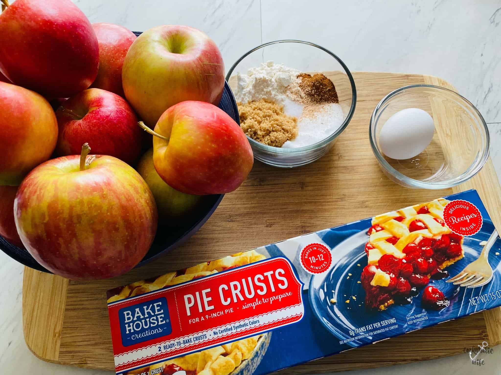 Easy Homemade Apple Pie - Cookaholic Wife