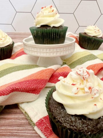 Cupcakes on wooden background with striped napkin