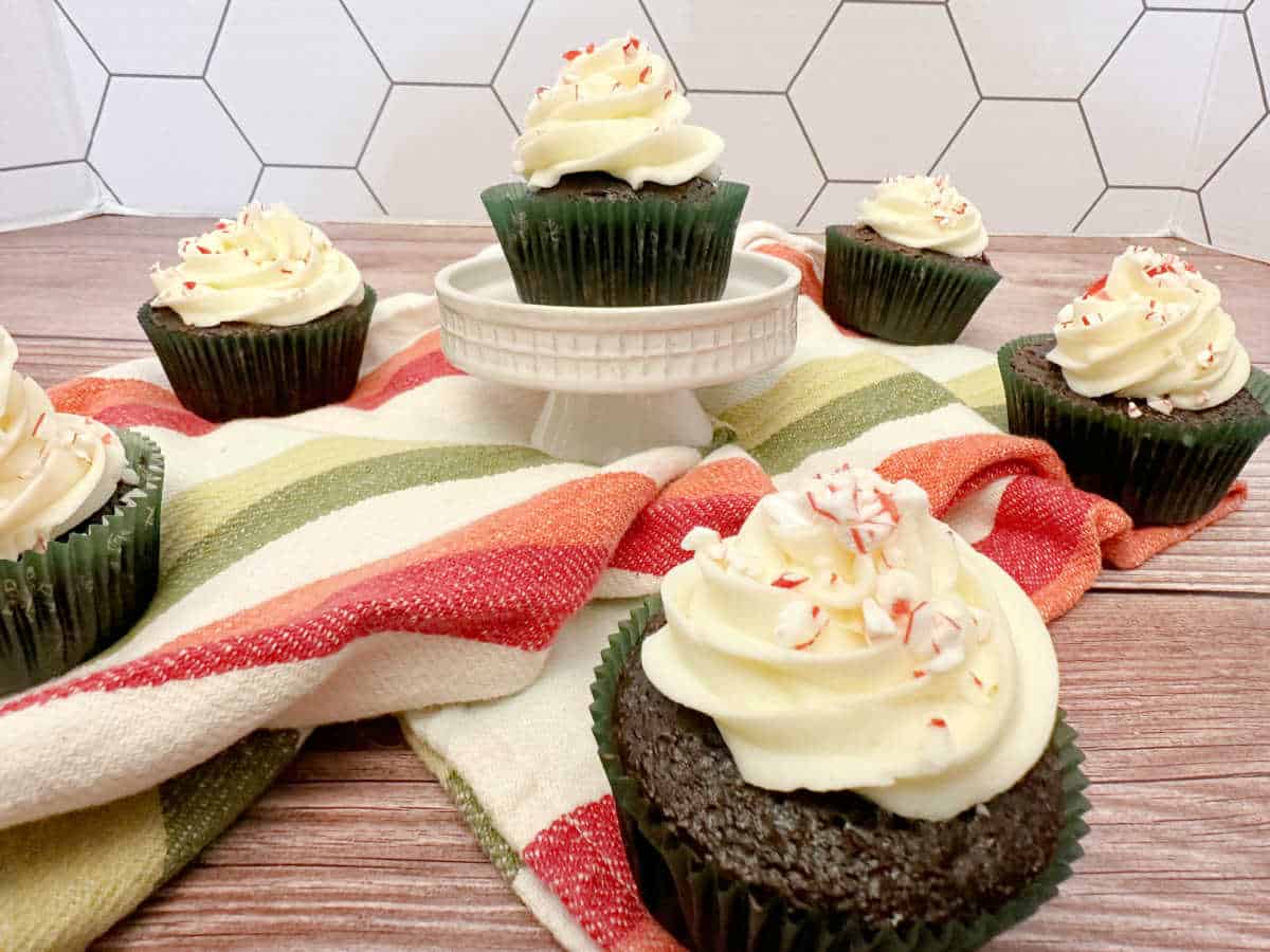 Cupcakes on wooden background with striped napkin